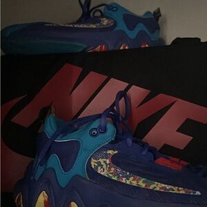 Basketball shoes